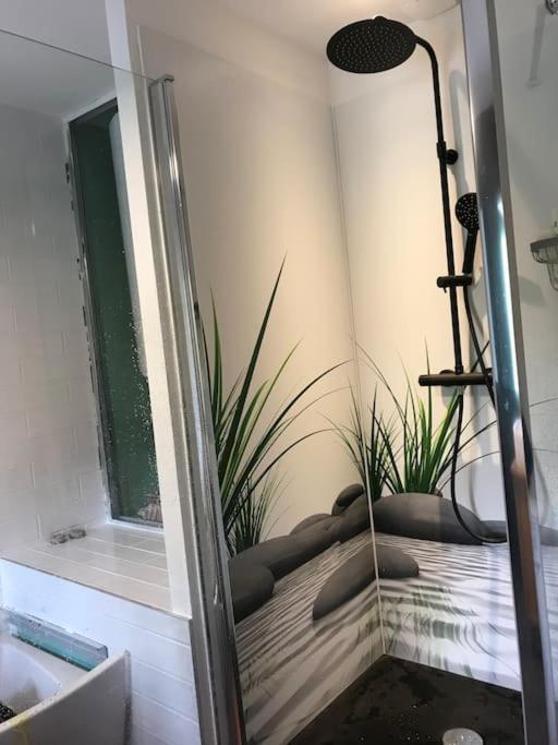 Villa Les Terrasses Dans La Nature Avec Piscine A 2 Pas De Lyon, Metro A 15Mn A Pied Pour Lyon Centre En 10Mn Ou Bus A 300M Pour Lyon Centre Oullins Ngoại thất bức ảnh